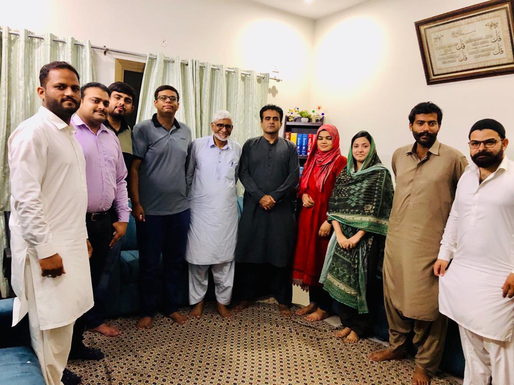 Shaharyarsyed95's tweet photo. Iftar with my LL.M batchmates at my place. We have enjoyed it very much. Police officer, Lawyers &amp; Judge. A combo! https://t.co/9M9y8mWGGq