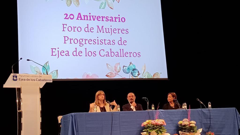 JLambanM's tweet photo. Con la gran actriz aragonesa #MarisolAznar de @OregonTv, las mujeres progresistas ejeanas han celebrado el 20 Aniversario de su Foro. Tanto por el @aytoejea como por su movimiento asociativo, #Ejea ha estado siempre a la vanguardia del feminismo aragonés https://t.co/H0U448BD0k