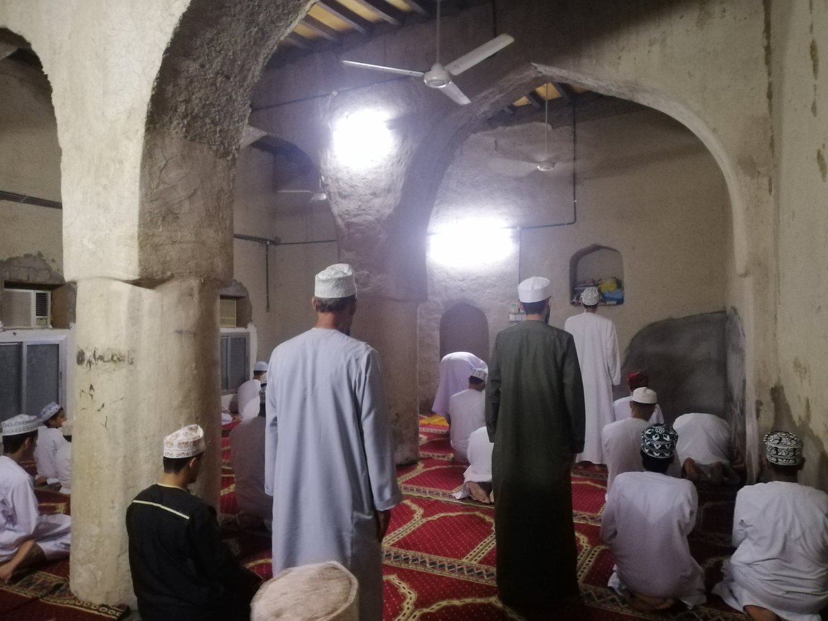 majid_aljabri77's tweet photo. السلام عليكم ورحمه الله وبركاته

يوجد لدينا مسجد قديم جدا مبني من الحجارة والطين 
يتسع ل١٥٠ مصلي ولا يوجد به دورات مياه السقف يكاد يسقط لتآكل الخشب بالرمه وكذلك عند سقوط الأمطار يمتلئ المسجد بالمياه 

@meraoman

#سمائل https://t.co/dXD5aZMA1K
