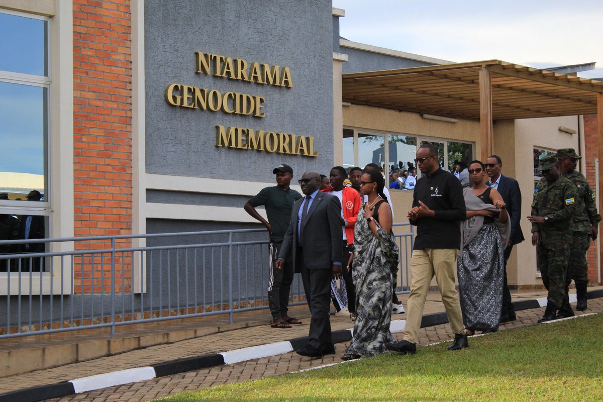 BugeseraDistr's tweet photo. Ku gicamunsi cyo kuri uyu wa 15 Mata 2023 ku rwibutso rwa #Ntarama @Eng_Patricie akaba n'imboni y'Akarere @BugeseraDistr muri Guverinema, Governor @EKGasana n'abandi bashyitsi bifatanyije n'abaturage b'umurenge wa @NtaramaBugesera #Kwibuka29 Jenoside yakorewe Abatutsi 1994. https://t.co/SeC7AqiQml