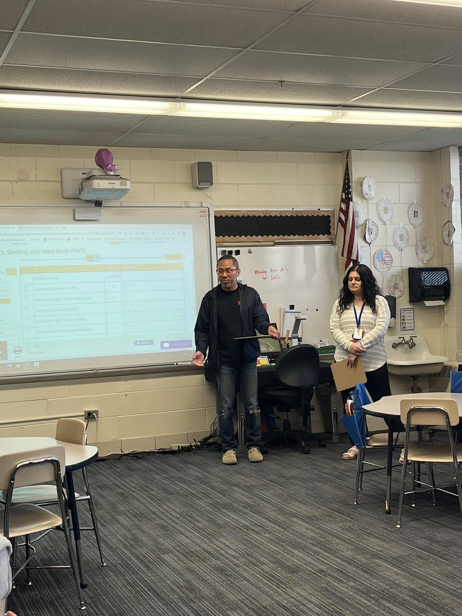 WashingtonSch63's tweet photo. Our teachers presenting to the staff during the Museum Walk portion of PD yesterday. @EastMaine63 #wordstudy #pd #museumwalk https://t.co/x96FKJfVtt