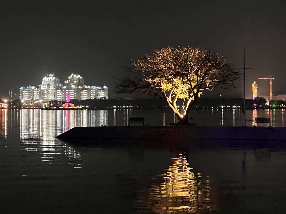 yedula_krishna's tweet photo. Awesome view of New Secretariat, Dr BR Ambedkar Statue &amp; Hussainsagar lake...all in one frame. Thank you Veeresh CK...nice click!
@KTRBRS @HiHyderabad https://t.co/haYHh0pCiB