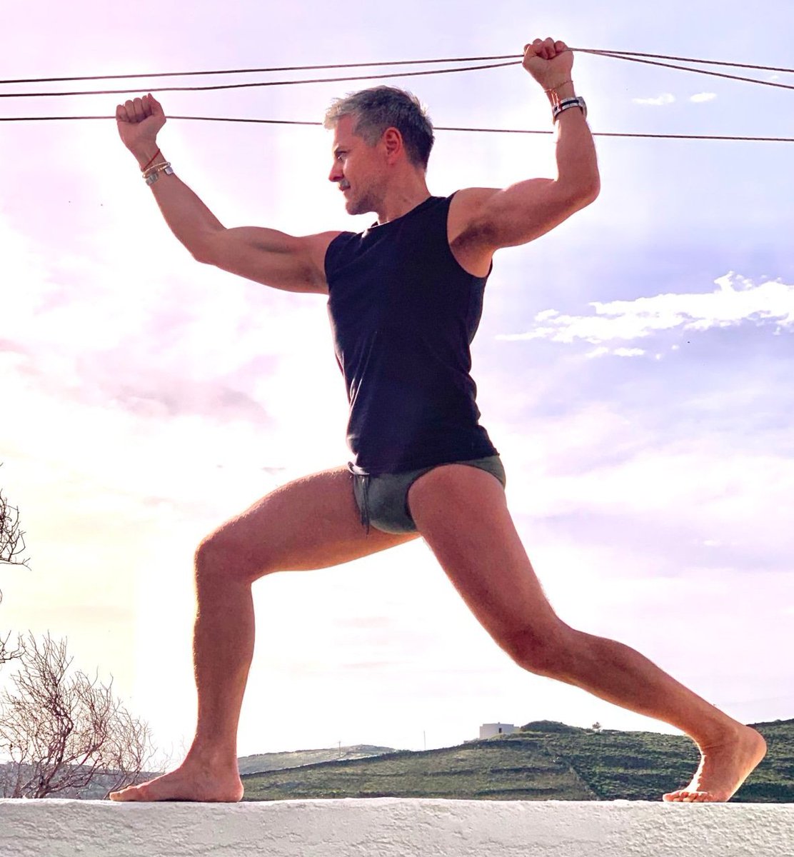 Η πόζα πριν την Ανάσταση...