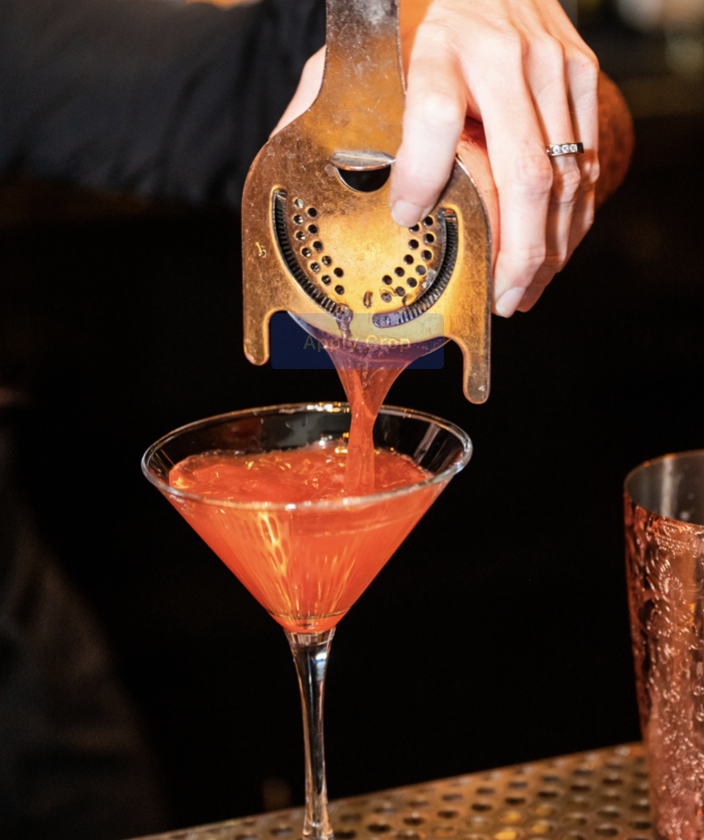 The perfect pour. #LilyBarLV