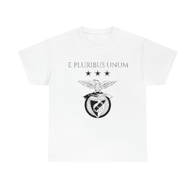 BenficaStuff23's tweet image. Mostre seu amor pelo Benfica com a nossa camisola ! Com o símbolo e "E Pluribus Unum", esta T-shirt transmite uma mensagem poderosa de união. Aproveite o desconto exclusivo no nosso site agora! #SLBenfica #EPluribusUnum #Desconto #CamisolaOficial #Benfica #CompreJá"