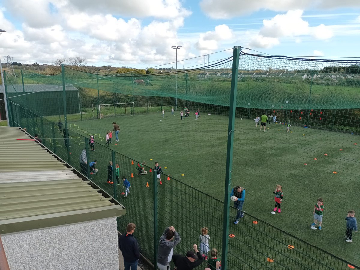 G_Malone's tweet photo. Great weather and turnout for our first @Glen_Emmets Nursery session of the year to get the ball rolling  🙌🏻 Many thanks to all coaches who helped out on the day 🙏🏻 #GAA #GPO https://t.co/VmhcFvjOns