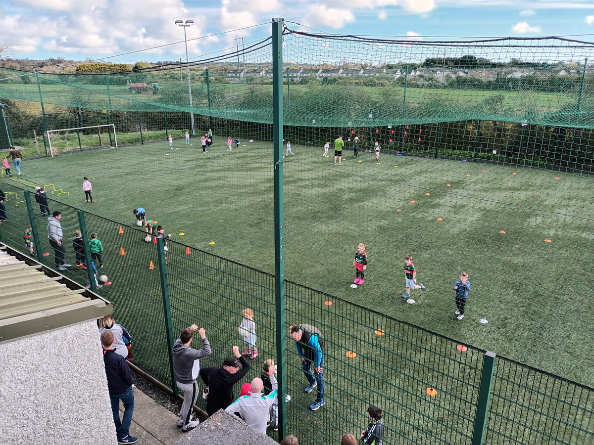 G_Malone's tweet photo. Great weather and turnout for our first @Glen_Emmets Nursery session of the year to get the ball rolling  🙌🏻 Many thanks to all coaches who helped out on the day 🙏🏻 #GAA #GPO https://t.co/VmhcFvjOns
