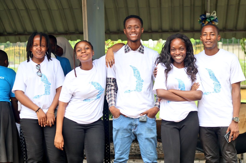 Gabe_2310's tweet photo. Today marked the end of the journey with #SMARTGIRLSinICT program, As a facilitator I'm so proud of the student exhibitions and the awarded winners. It was an honor to teach and inspire these bright young minds over the past 2 months with the support from @Y4CLab, @UNICEFTanzania https://t.co/l6TiUudQ3H