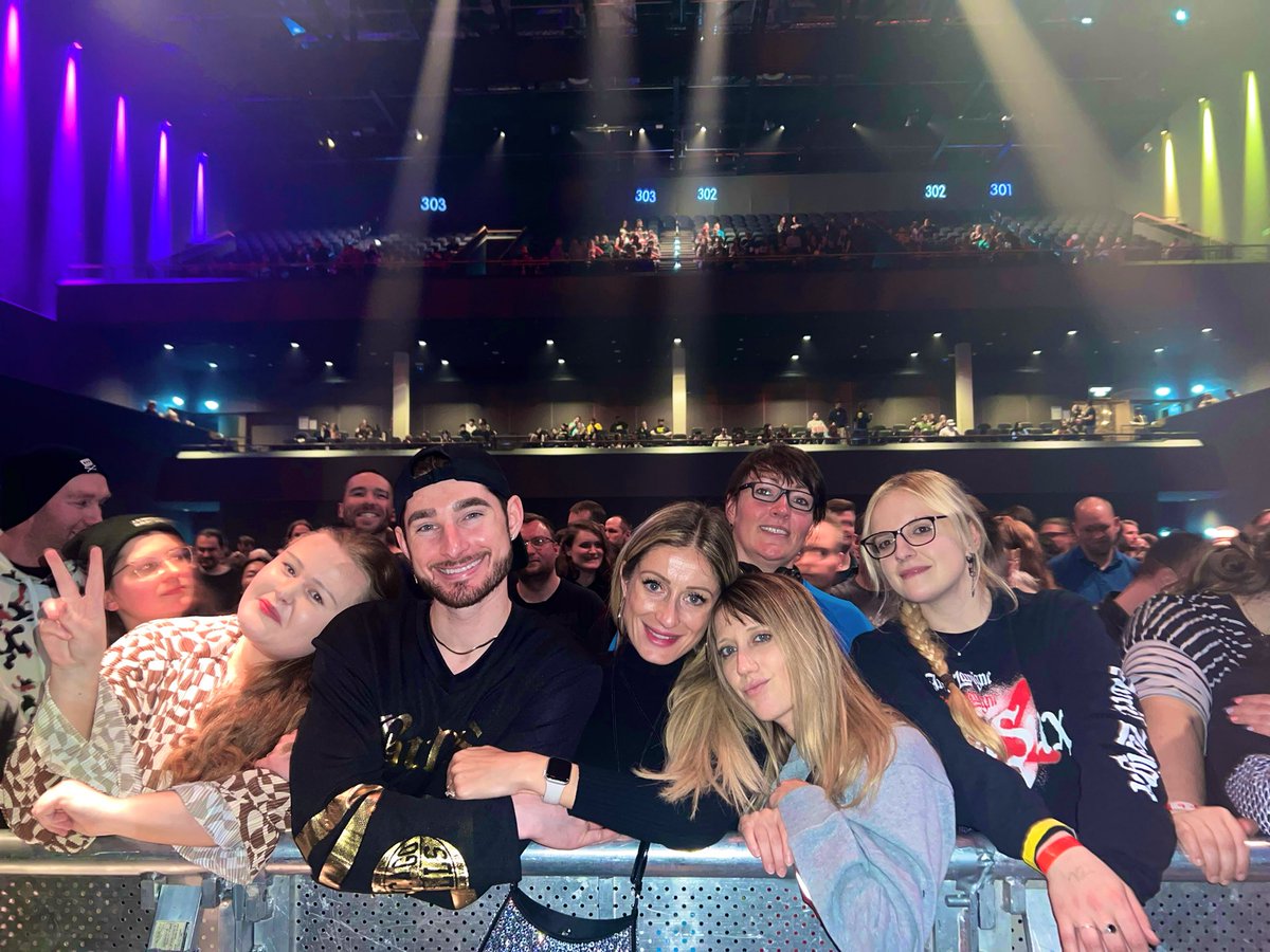 francyav's tweet photo. Guess who is ready ?!? Ciao Berlino 🎶
@AliceDiLoreto @_alex1994_ @AvrilSweden @ryanlifee #TheLoveSuxTour https://t.co/mycG1CvD68