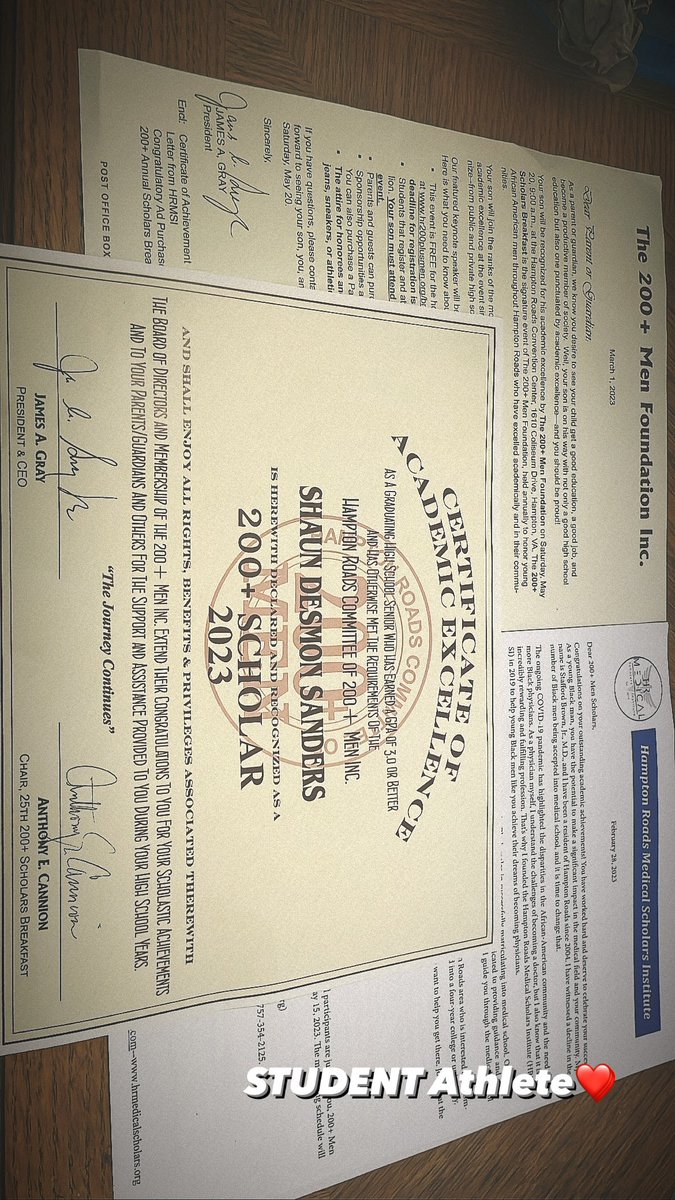 ShaunSandersJr's tweet photo. STUDENT Athlete🥇#ForMyPops❤️ https://t.co/fmJ1pD60oF