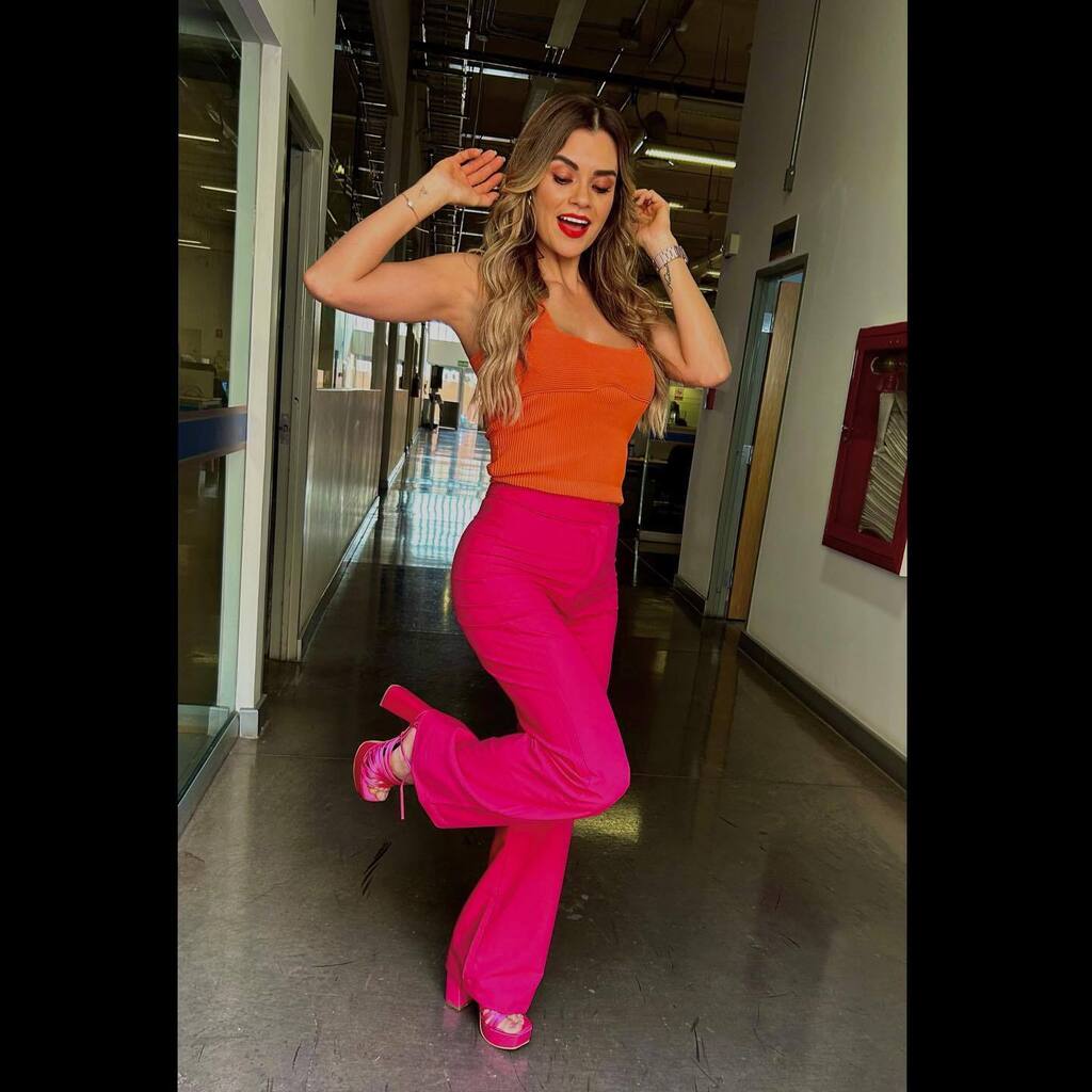 KarlaCastroFit's tweet photo. 🧡… 
@studiofmexico 
#liverpoolencinas #liverpoolencinashermosillo 
.
.
.
.
.
.
#karlavivefit💚 #tvhost #tvpresenter #springfashion #springsummer #style #lookdodia #tendencia #colors #instagram https://t.co/lP6tNmJs3x https://t.co/XyoUbegs1V