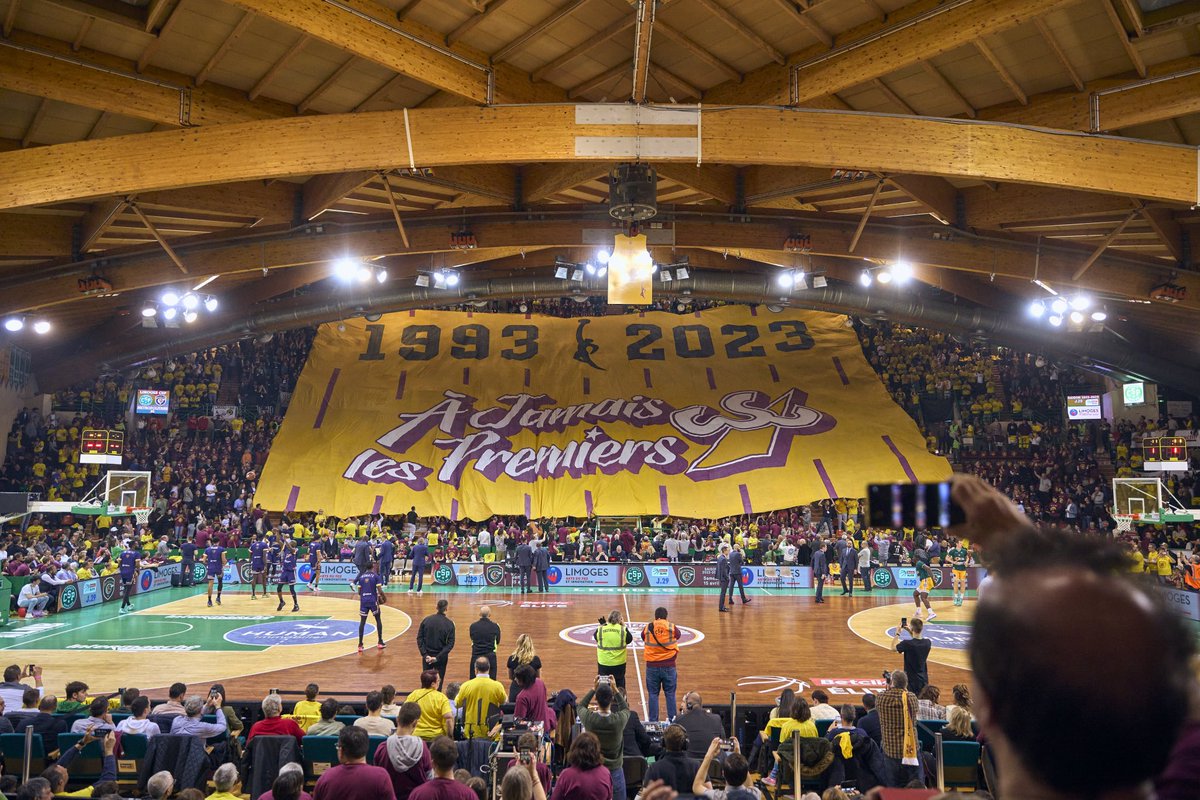 limogescsp's tweet photo. À JAMAIS LES PREMIERS 🤩

Un tifo exceptionnel pour célébrer les trente ans du titre européen suprême.

Merci aux @ultras_green pour l’éternel soutien 🙏

#CSP4EVER https://t.co/zHdPQ29zEQ
