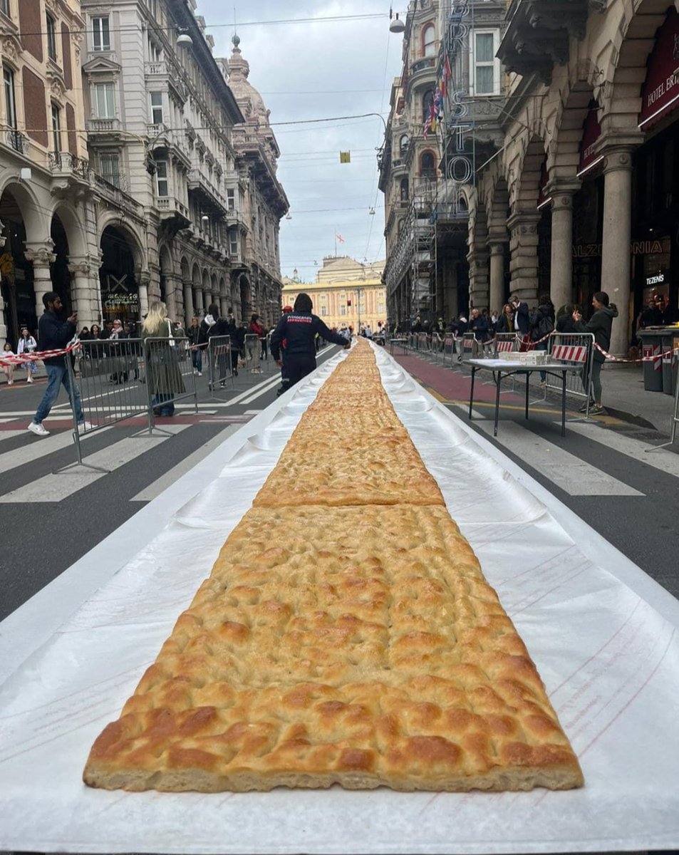_____1__4_Paris's tweet photo. 352 metri di focaccia 🎉
Genova 💖 https://t.co/g9THagAuv6