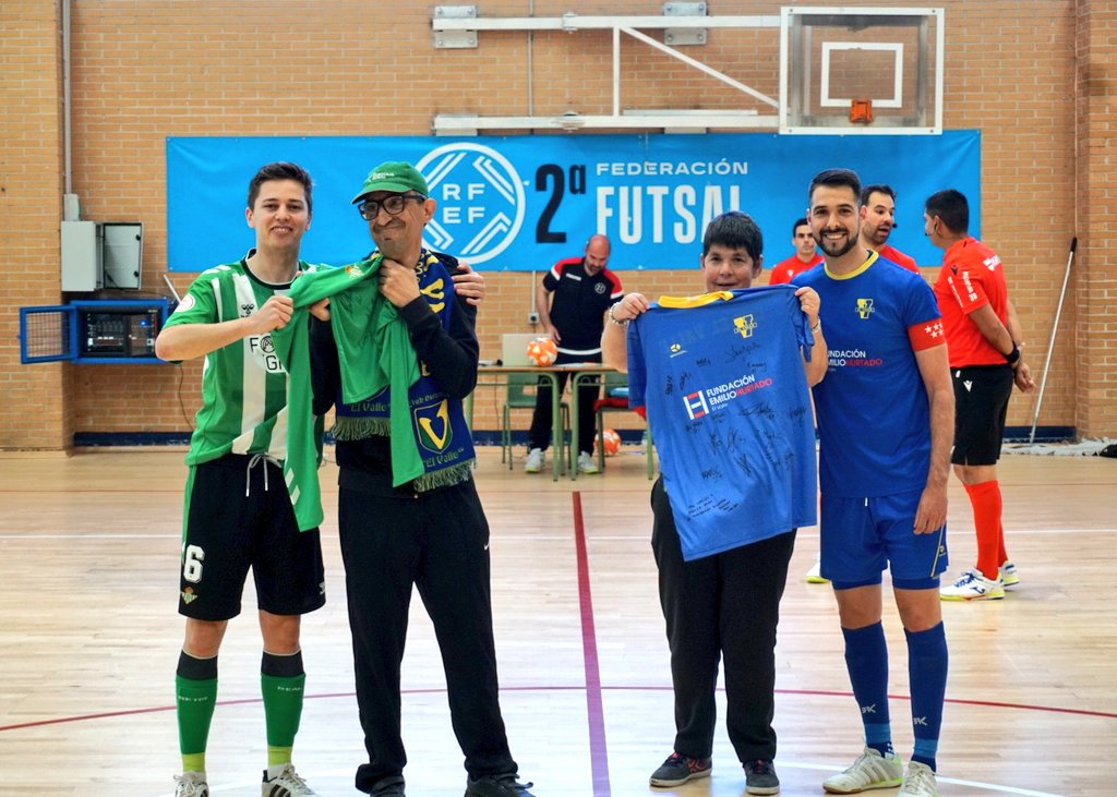 CDEElValle's tweet photo. #FS 
Hoy hemos tenido el placer de recibir la visita de @FNSCamino 
Han realizado el saque de honor del partido y nos han apoyado hasta el final.
¡Muchas gracias por venir! https://t.co/aZZoWVsNSm