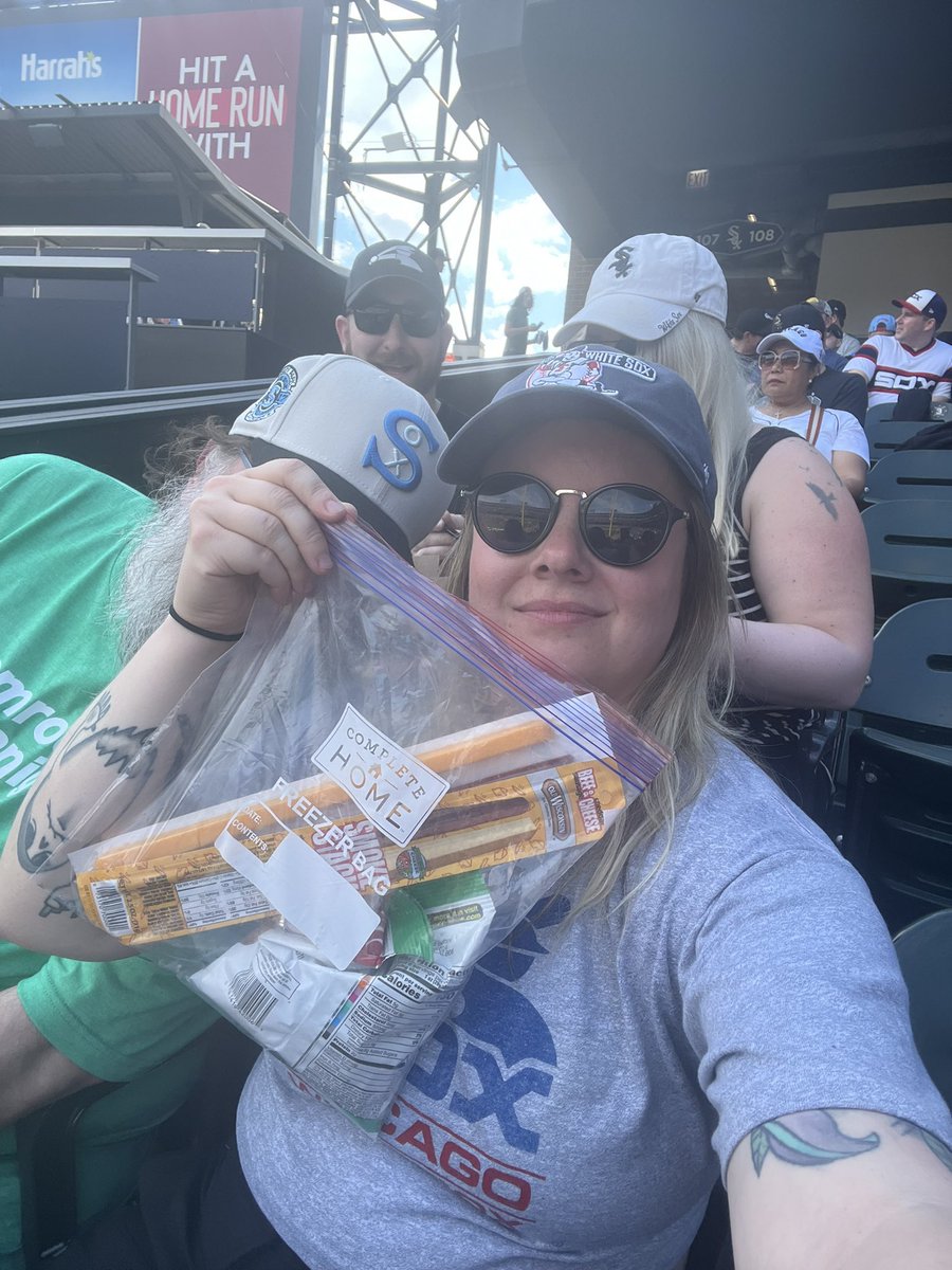 baseballgalal's tweet photo. Just call me a trend setter #snacksack https://t.co/XseEYLRNOv