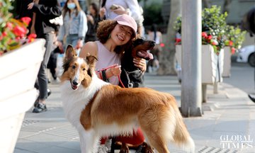 CGMeifangZhang's tweet photo. Residents and visitors flood to #Anfu Road in downtown #Shanghai on April 15. The road has become a venue for internet influencers and photographers to gather during weekends to make vlogs and take photos of people with all kinds of costumes. https://t.co/3a6IWKGEJi https://t.co/DdEGhaZiIG