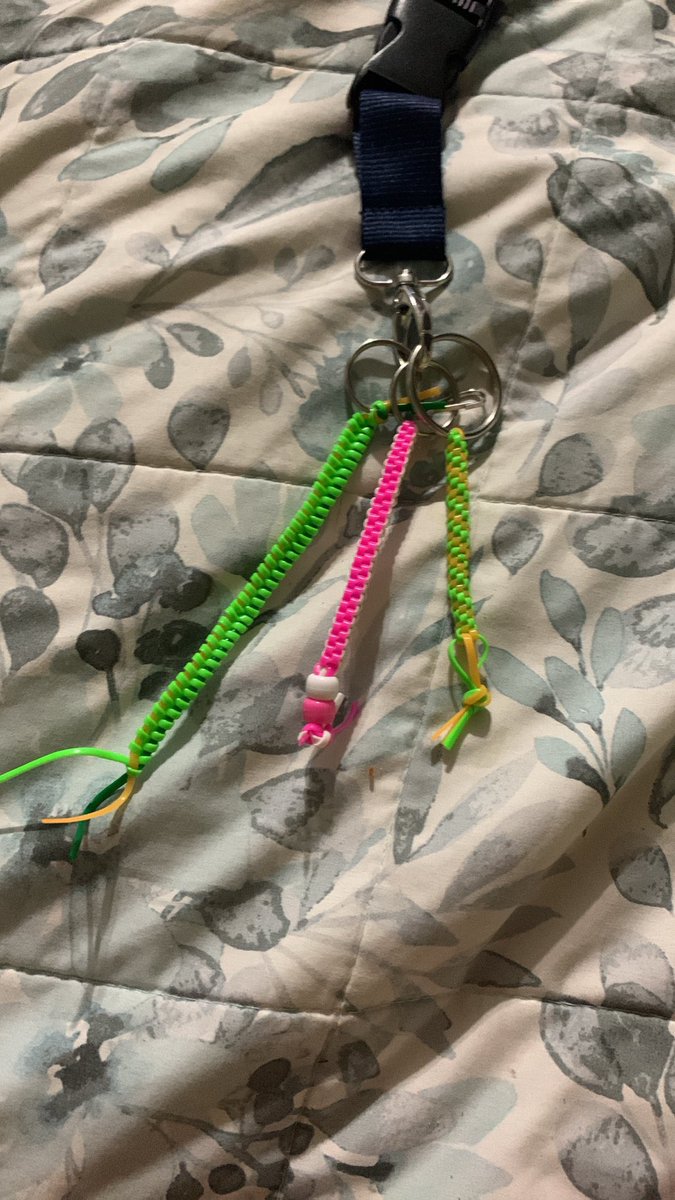 sk8langareki's tweet photo. HELLO #Anitwt IM BACK TO ANNOUNCE I AM SELLING KEYCHAINS AND BRACELET FOR $3-6 DEPENDING WHAT YOU GET WITH A $2 SHIPPING PRICE #usa ONLY 
YOU CHOSE THE COLORS AND KNOTS, HERE ARE SOME EXAMPLES
I CAN ALSO DO FOUR COLOR KNOTS TOO
COMMENT OR MESSAGE IF INTERESTED!!! https://t.co/MR1hKzaFir