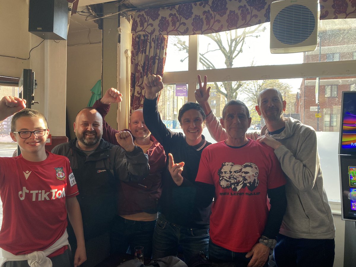 Wrexham lads in The Cock today. Great crew. <a href="/TomiCaws/">Thomas Wynne Lewis 🏴󠁧󠁢󠁷󠁬󠁳󠁿</a> see you all 🏴󠁧󠁢󠁷󠁬󠁳󠁿🇮🇪💚🍀
