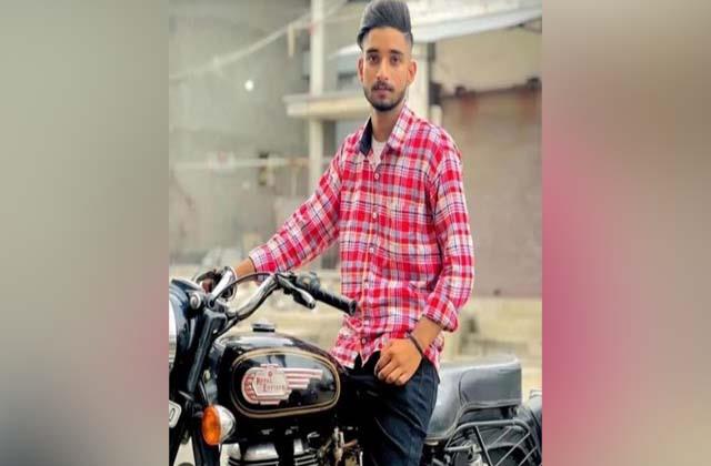 punjabkesari's tweet photo. डिप्रेशन के चलते बी.कॉम के विद्यार्थी ने उठाया खौफनाक कदम
https://t.co/HAdANhbkqJ
#depression #B.Comstudent #dreadfulstep #hindinews #latesthindinews #punjabnews https://t.co/v5mNo3d8Pi