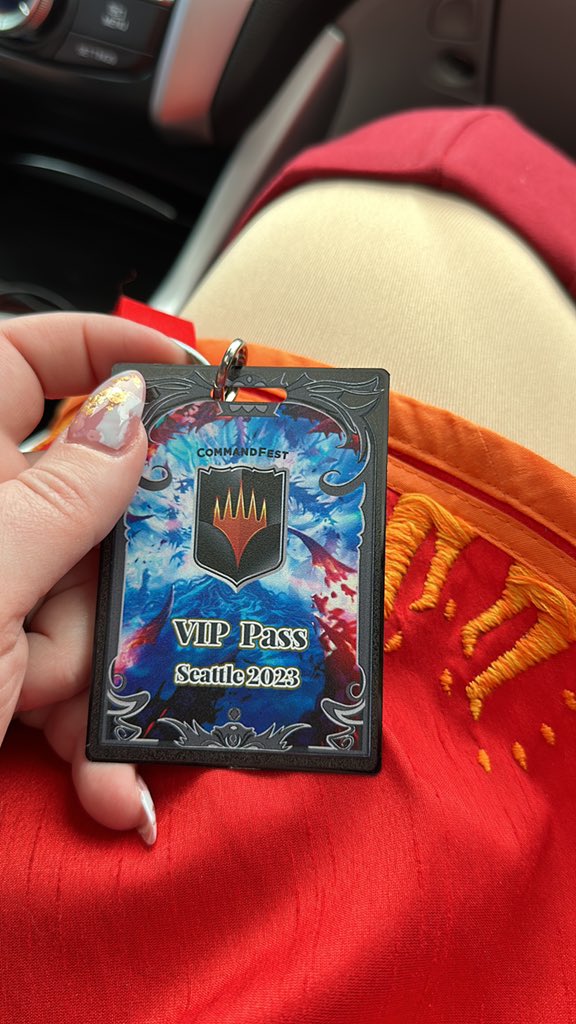 AirBubbles's tweet photo. On my way finally to #CFSeattle! Sorry for my delay, I just really needed to take my time π
#mtgcosplay #cosplay #edh https://t.co/SwhSgc2BAm