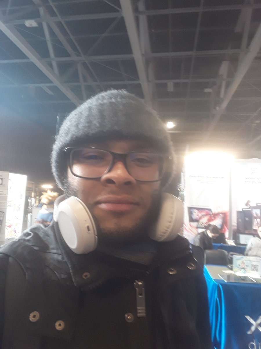 StephenToussine's tweet photo. Beaucoup, beaucoup de rencontre en cette journée de #ParisFanFestival @Neyef pour #HokaHey au @label619 sur le stand @COMICSBLOGFRA, #GarthEnnis sur du Preacher @UrbanComics,puis @therightram sur #GreenInBlue @HiComicsFrance https://t.co/7q97C5pDmW