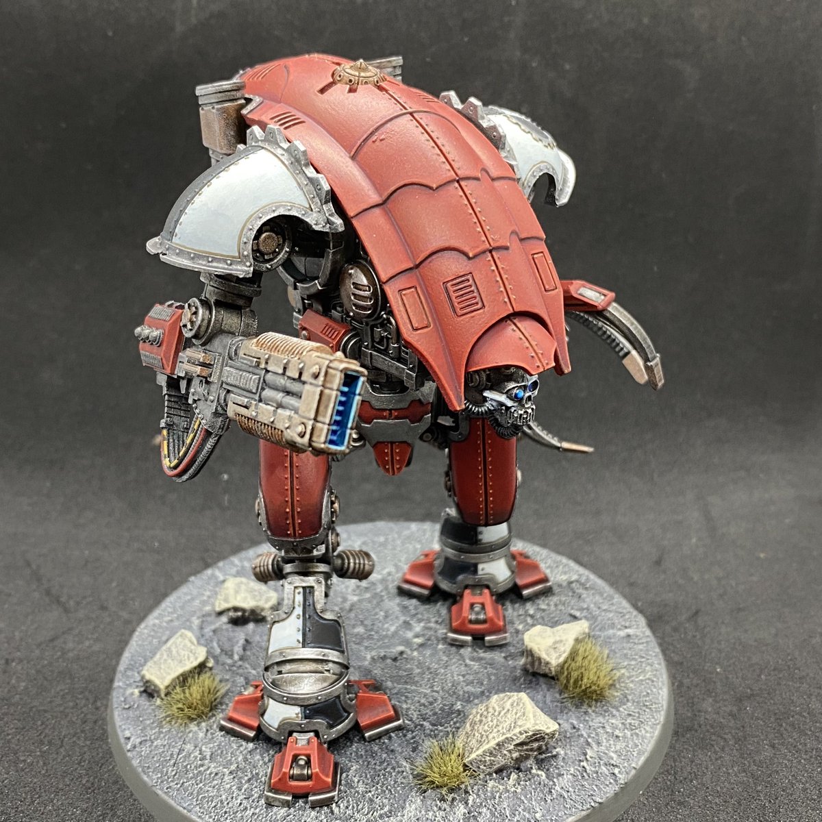 A Knight Moirax from House Taranis. A lovely kit to put together and paint. #paintingwarhammer #warhammercommunity #knights #taranis  #housetaranis #gamesworkshop #mechanicum