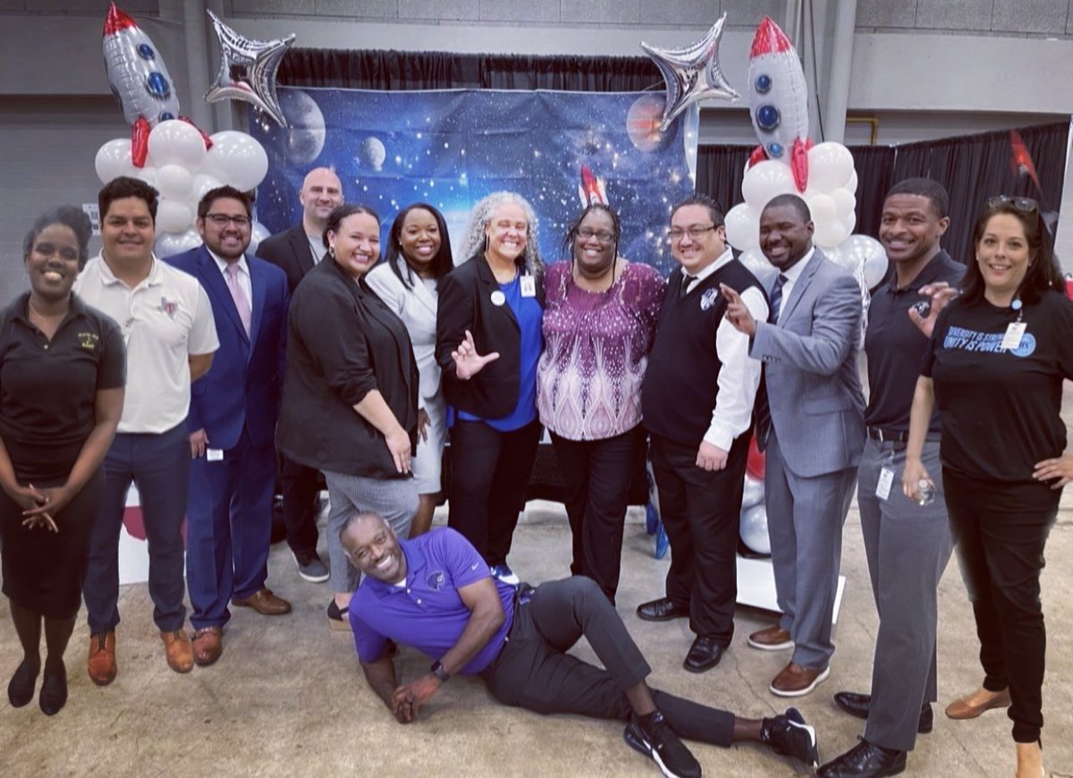 AngelWilson36's tweet photo. Some people were too busy hiring to stop and meet at the spot for a group photo so we cropped them in🙃
Thank you @WeAreAISD for a spectacular Career Fair! This was the best I’ve ever attended. I even got recruited for a teaching position☺️ #LC2Crew @JordanCBenson @BrandyGratten https://t.co/HVOWgRzqk6