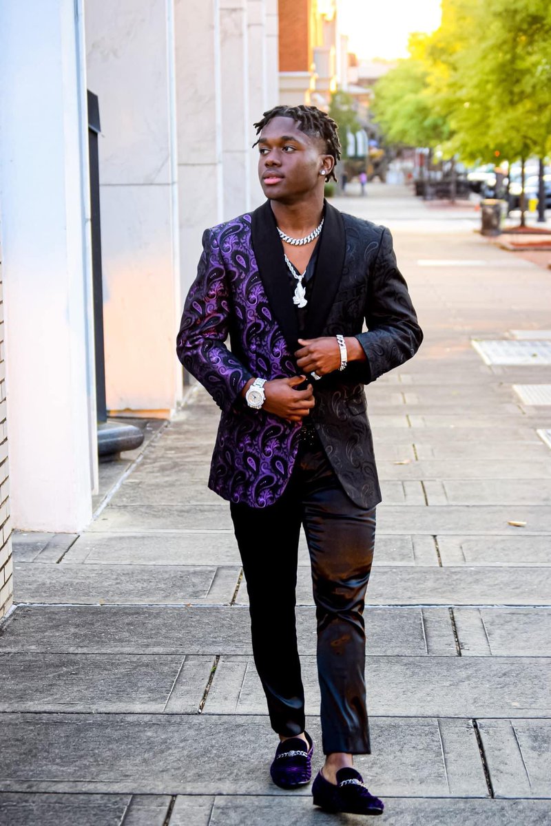 It’s prom season for the Generals. First up <a href="/ItsLeakyy/">Darryl Dees</a>