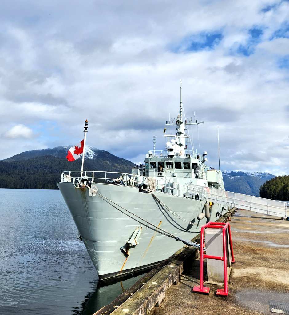 HMCS Yellowknife tweet media