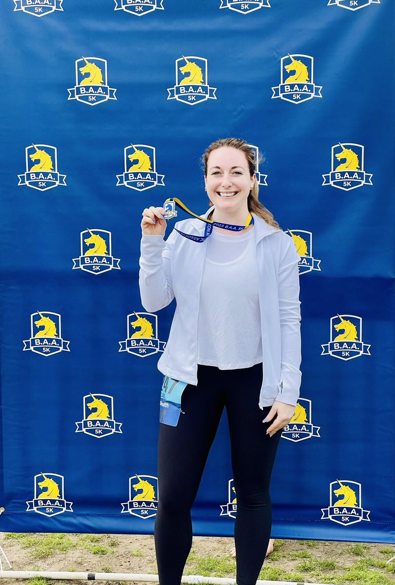 GillianRoseNews's tweet photo. First 5K in the books! Honored to run alongside 10,000 others down Boylston on #OneBostonDay 💙💛🦄 @BAA https://t.co/2tkTr2DksG