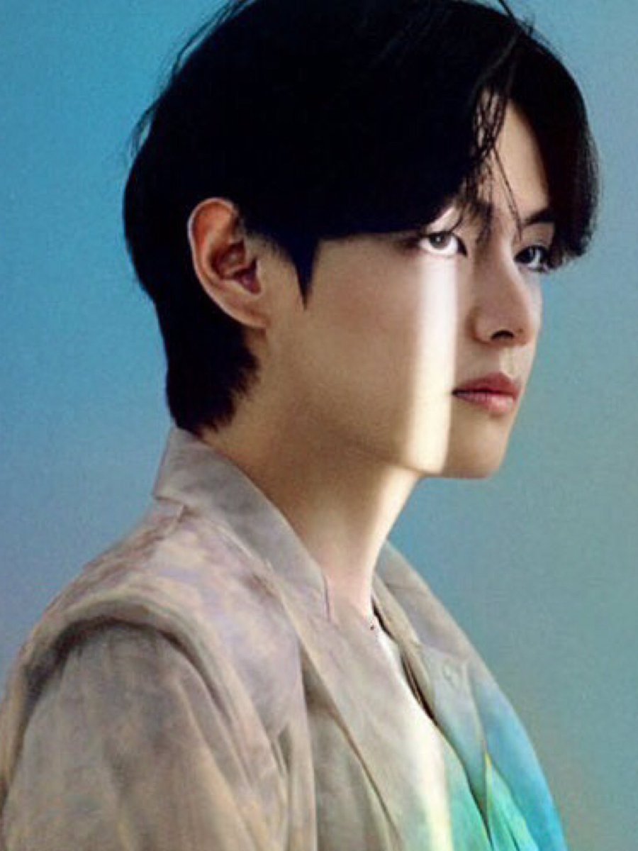Taehyungimpact's tweet photo. Taehyung’s side profile built like a sculpture 🫠 https://t.co/4XXcvCBcOm
