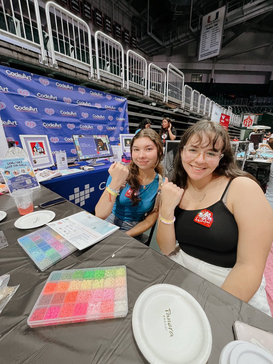 codeartorg's tweet photo. Day 1 @makerfairemiami ✔️ We’ve been having a blast learning how computers work by making #binarybracelets ! So cool to be around all sorts of creatives, makers, artists and technologists at this exciting event. #miamitech #miamitechmonth #STEMeducation https://t.co/FAiyFXedPd
