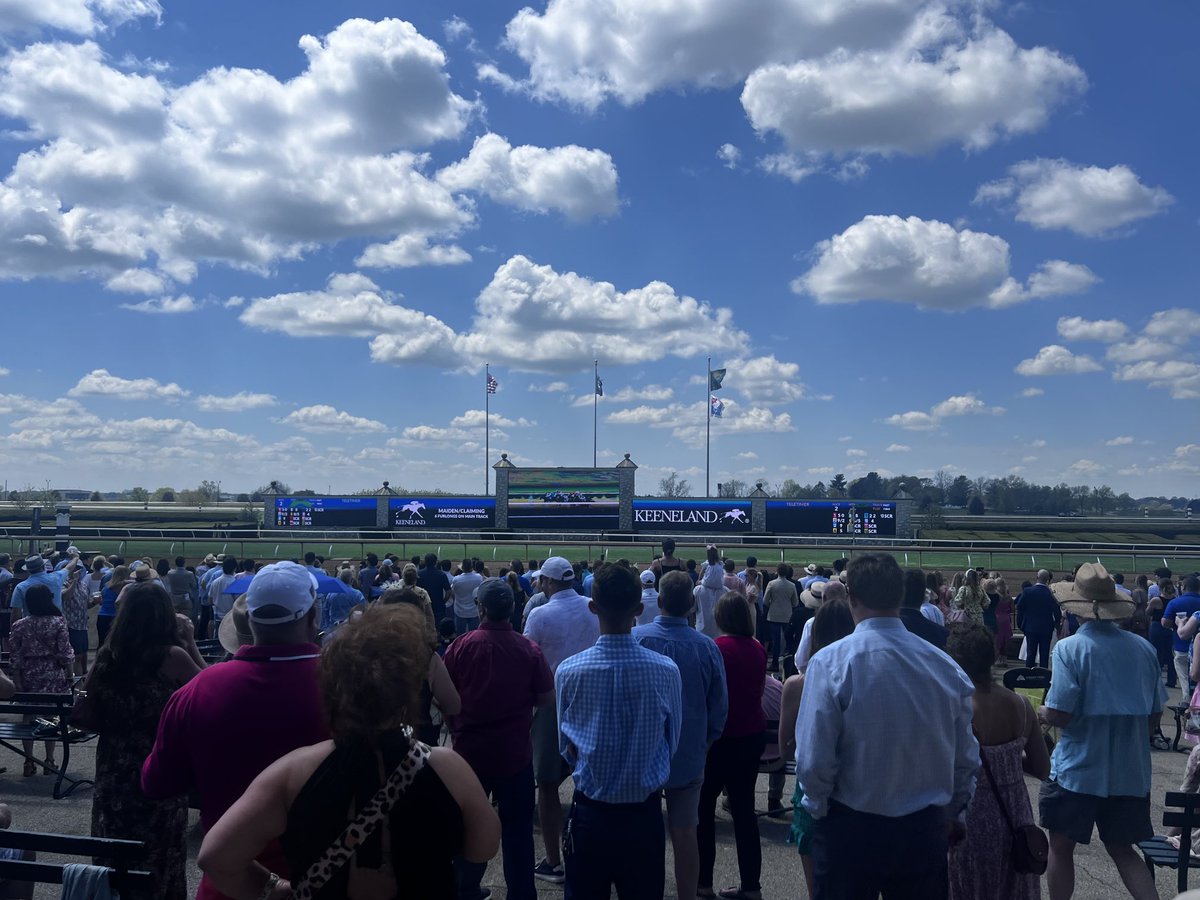 lori_werth's tweet photo. #SpringRaces #Keenland https://t.co/CRCJTGVFnP
