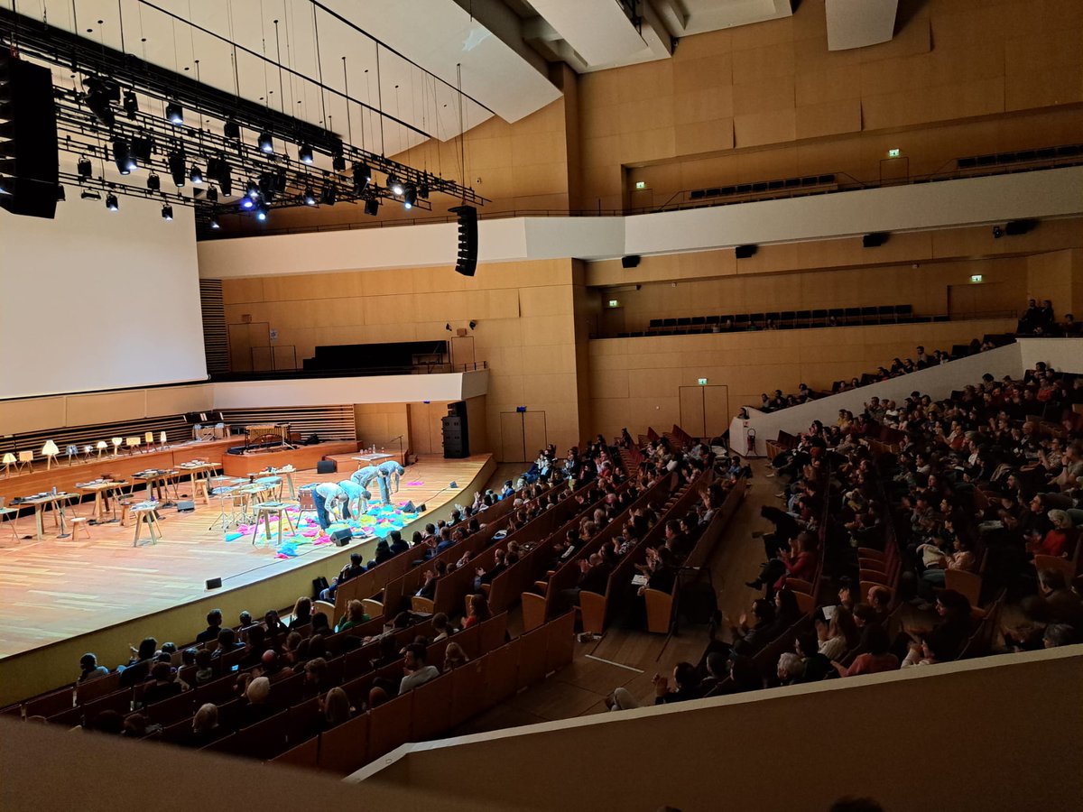 FRANCOISBOU_'s tweet photo. Et voilà...salut final triomphal pour Out of Cage, une production de @auditoribcn L'Auditori de Barcelone invitée par @onlille. Représentations scolaires et tout public. #Poésie, #virtuosité, #humour pour célébrer #cage par quatre excellents musiciens Catalans! @Catalogne_FR . https://t.co/ODyiniCFf1
