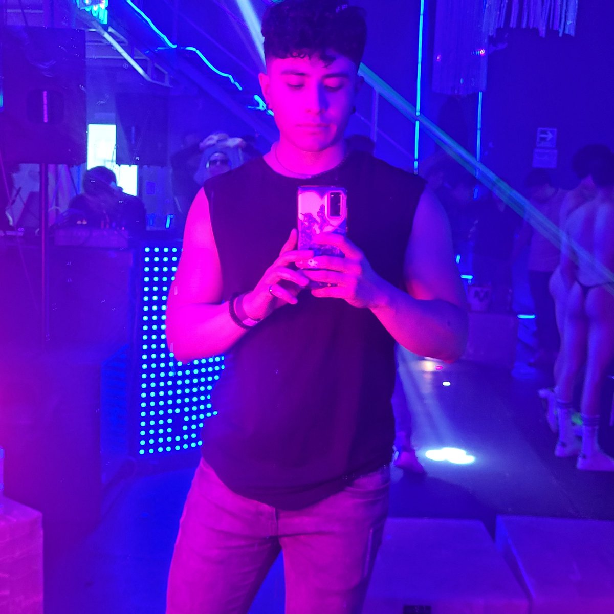 Erick Henrriet on Twitter "Ayer se dio con todo en Wooow 🥵👌"