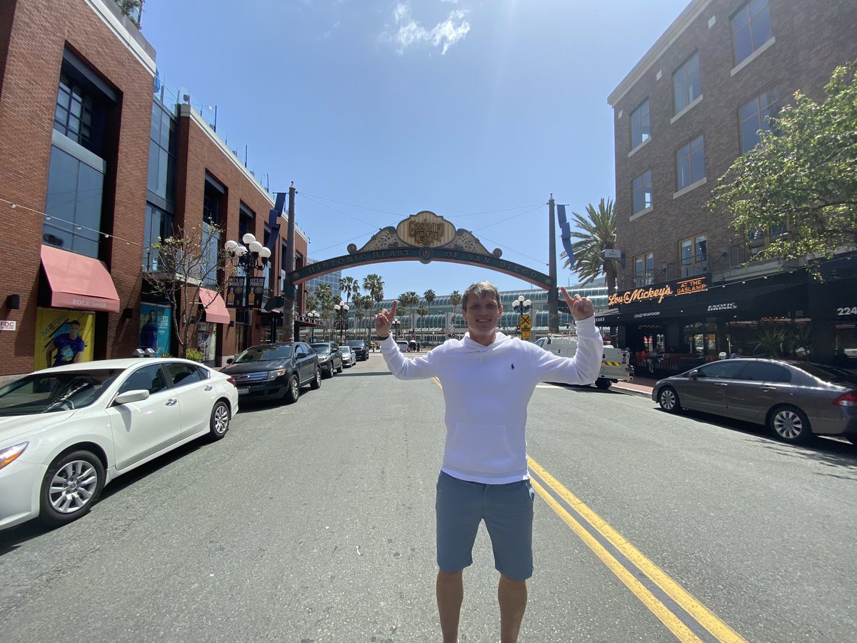 JayRobbo1's tweet photo. San Diego is 🔥 🔥 🔥 #GaslampQuarter #Padres #GameDayVibes  #California 🇺🇸 https://t.co/tap3qZBz8a