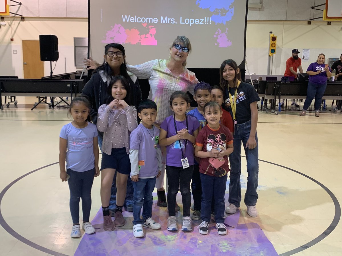 FMEagleMusic's tweet photo. STAAR Rally fun!!! 🕺You got this Eagles! 🦅💪🏼 Our principal Mrs López is such a great sport #colorblasted 🎨
@fmeeagles @elopez014 https://t.co/aPeha9KXmQ