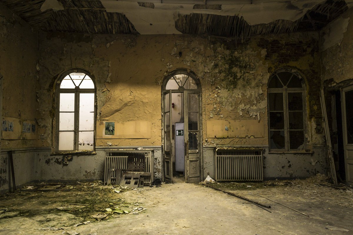 ImagesDeShery's tweet photo. "Les ruines nous intéressent et nous émeuvent parce que nous y retrouvons des traces de la vie." https://t.co/OLo3oPIPOt