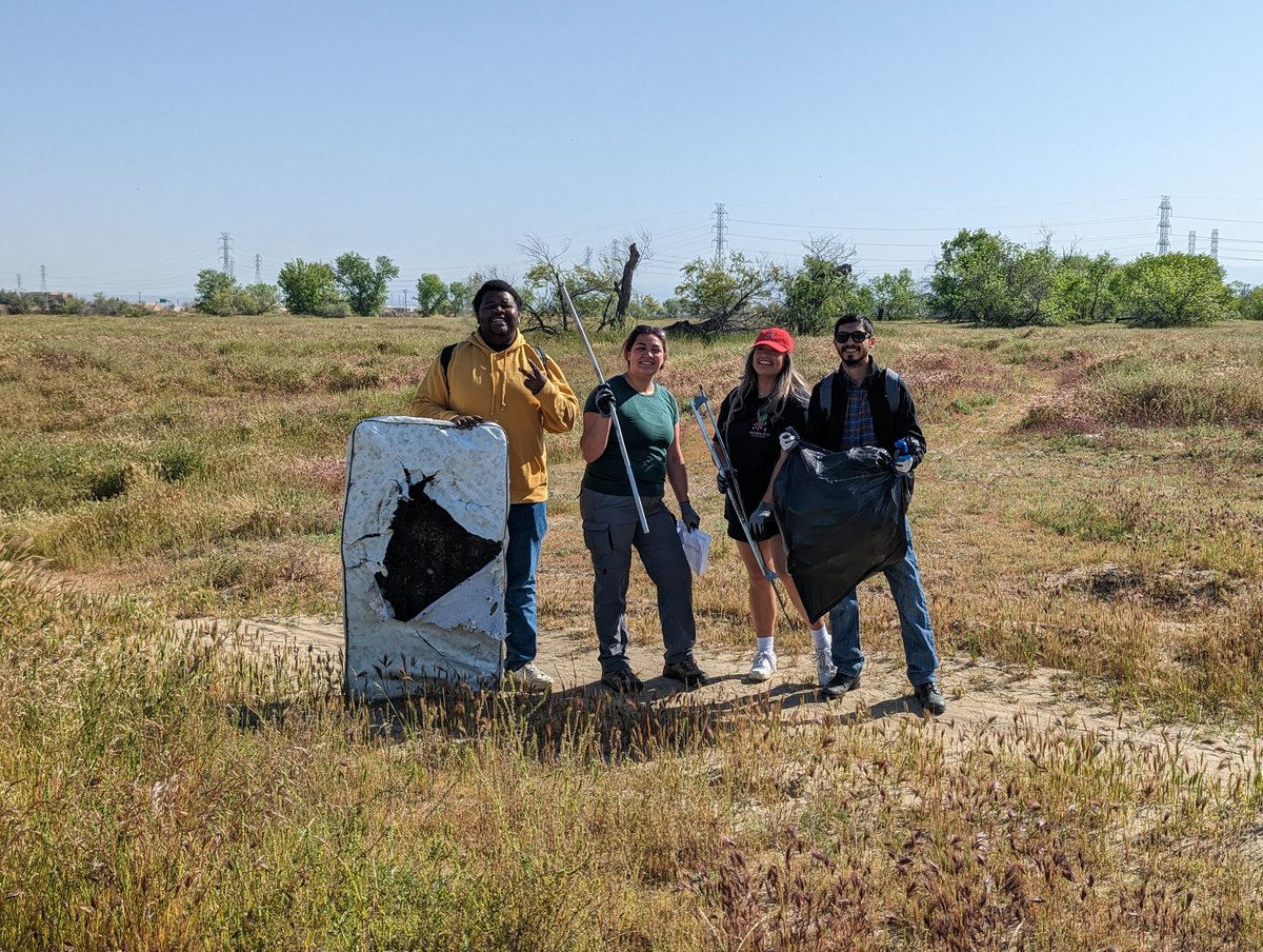 McNeishAqEcoLab's tweet photo. Successful Kern River floodplain cleanup and tree planting! @BringBackKern @CSUBNSME https://t.co/V1mpEPzDAg