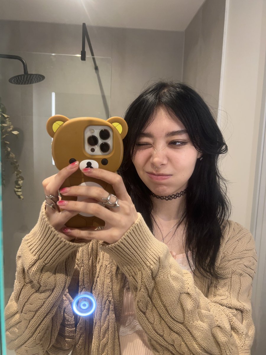 ikari_alt's tweet photo. The year is 2015. I am bringing back these necklaces. I also have a ton spare so if u see me out I will give u one as a gift https://t.co/DsjhHyewII
