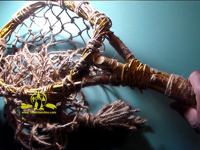 TheUrbanAbo's tweet photo. Make Rustic Hand, Scoop, or Dip-Nets w/ the Urban-Aboriginal >> https://t.co/xKhQHlysgP #survival #prepper #SHTF #nets #netting #nettingshuttle #nettingneedle #fish #fishing #anglers #fishtrap #dipnet #scoopnet #handnet #liftnet #fiberarts #cordage @TheUrbanAbo https://t.co/kVvKawzyK6