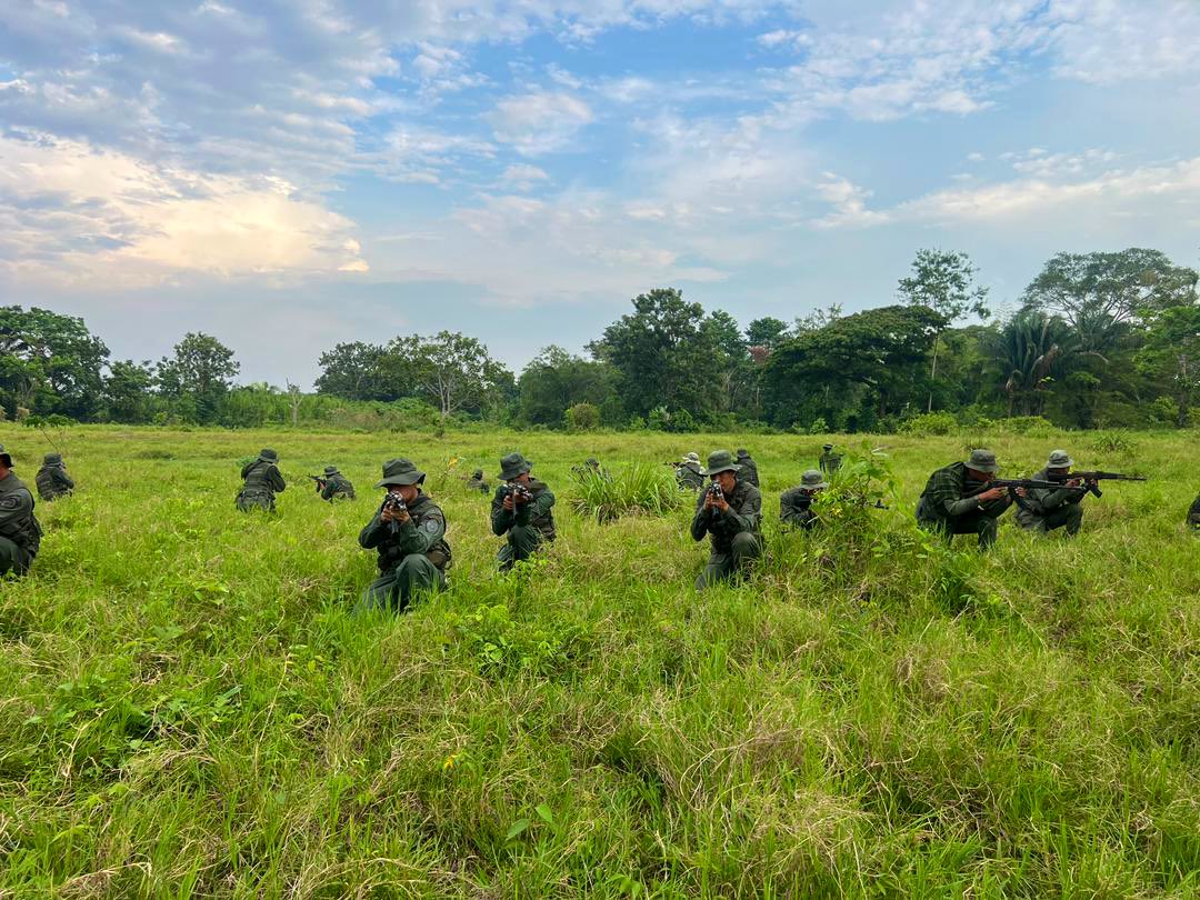 dhernandezlarez's tweet image. La vida no tiene sentido sino en cuanto sea gloriosa, la vida es dirección de conciencia frente al mundo, llevamos nuestro fuego sagrado intrínseco en cada actividad por la defensa de nuestra patria! #URRAS de combate !

#EscudoBolivariano2023