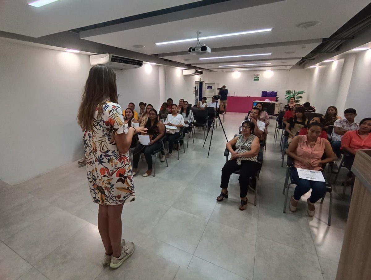 lideresgobernar's tweet photo. Ale Ordeñana joven guayaquileña ganadora de nuestro programa #LIDERLAB creó la iniciativa "Vive Hope". Hoy con el capital semilla recibido graduó a 12 mujeres capacitadas en repostería que pasarán a formar parte de la Red de Emprendedores de @EpicoGye https://t.co/eaF5qk7Gyd