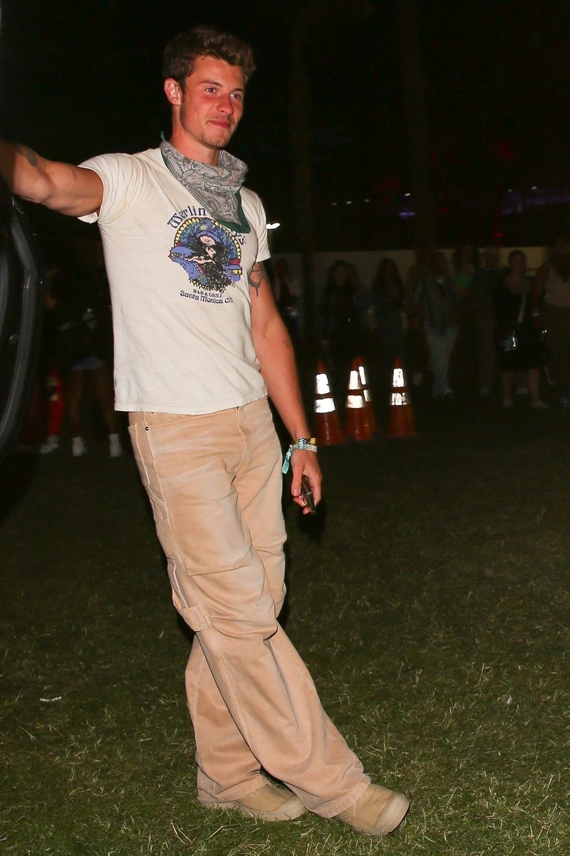 MidiasSMBR's tweet photo. Shawn Mendes ontem no Coachella https://t.co/vx0ZqWM5I8
