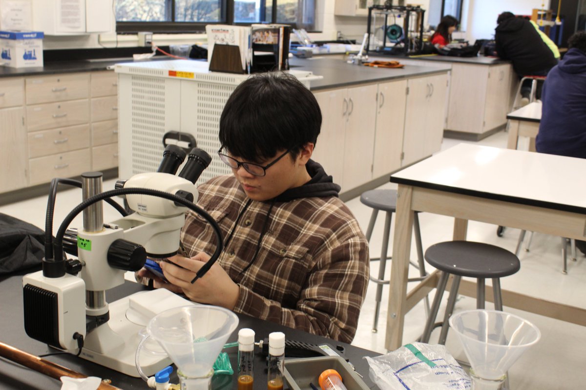 JeanetteCollet1's tweet photo. Students working on their projects for the WAC invitational Science Fair @ResearchAssocLI  @CommackSchools  #WACLightingScienceFair2023
#CommackScienceResearch https://t.co/2jPb9I8Ln6