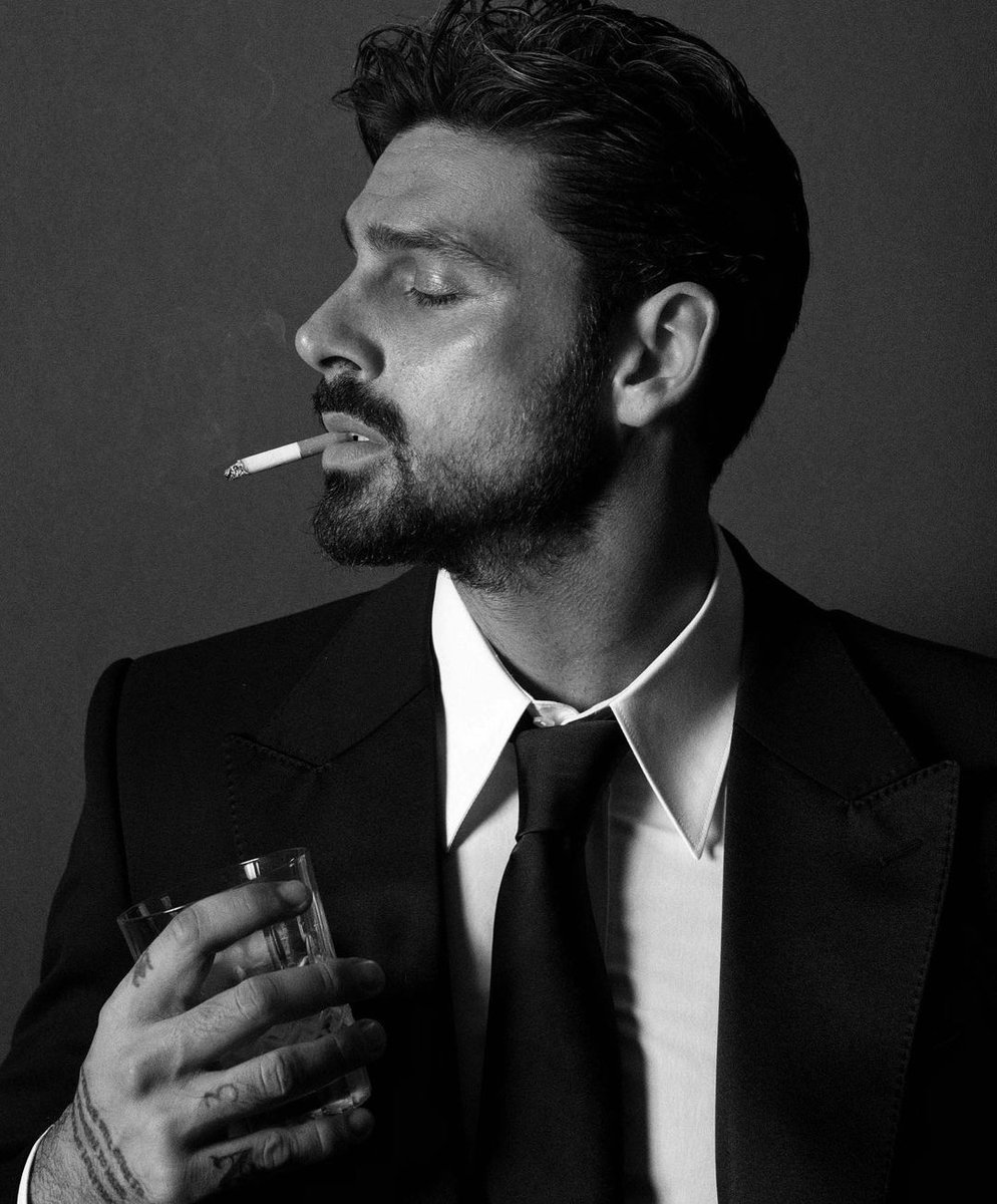EnzoVenetto's tweet photo. ;; nero nero.
#gangstaparadisesog https://t.co/UjgjIQ0yMf