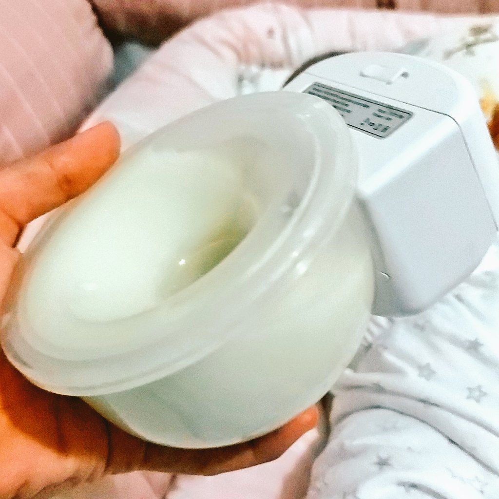 BryAndari's tweet photo. Pukul 01.34 WIB
Kembali ke masa pumping² di tengah malam..
Bedanya sekarang cuma lihat si Baby, bapaknya Baby ga di kasur, padahal dialah booster ASI ku.. 🤣

Kuat kuat kuat be Happy..
Bgmn pumping² tengah malam edisi kembali aktif bekerja? 
Jalani aja duls.. https://t.co/zvC5vWXkTC