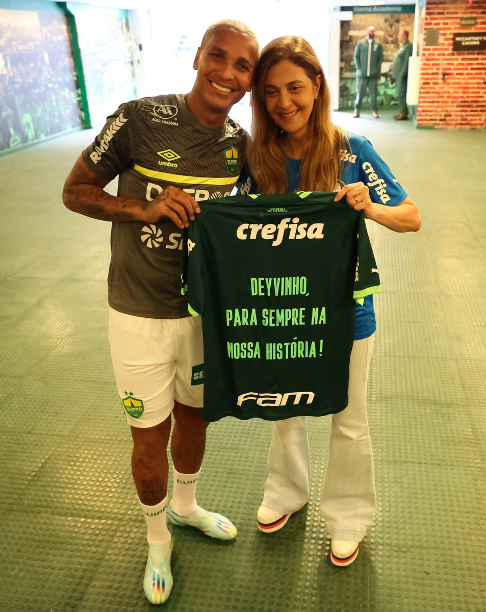 Palmeiras's tweet photo. Pra sempre na nossa história, Deyvinho! 💚

Sempre um prazer receber sua visita, monstro! 🏆🐷

#AvantiPalestra https://t.co/3yXI5T3gV4