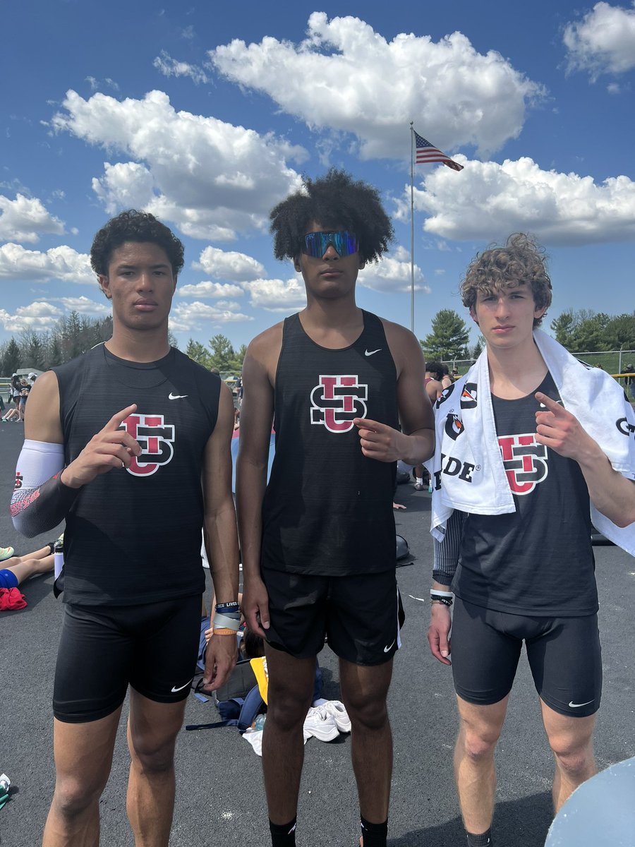 USTF1890's tweet photo. Congratulations to the 3 man High Jump relay team of Brian Kellon, Ethan Nowak &amp; Andrei Radjenovic. With their combined jump of 17’10” they have broken the school High Jump Relay record! #HailUniversity https://t.co/5WrX9iLyu2