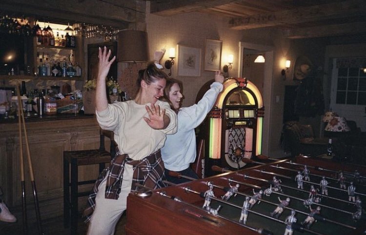 arabmadelynclin's tweet image. ✿ |مادلين كلاين مع اصدقائها 

- ⭐️
⌠ @madelyncline ⌡
• #madelyn , #maddie •